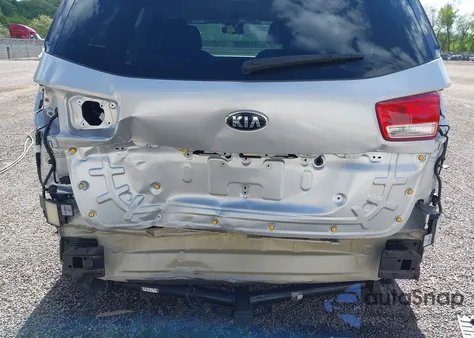 2018 Kia Sedona Lx z USA, uszkodzony, nr VIN KNDMB5C15J6376317
